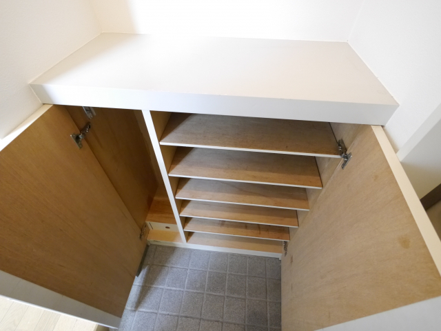 シューズボックス